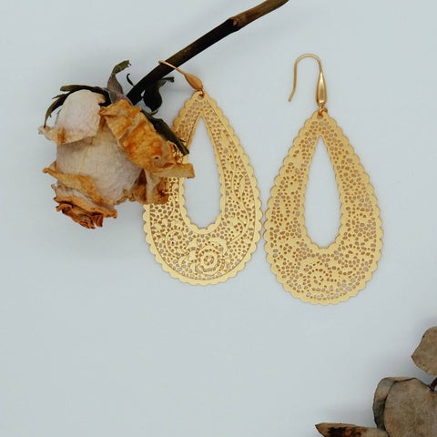 Golden Teardrop Victorian Hollow Earring - Chickalaka