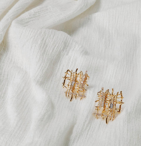 Weaving Golden Shining Stud Earrings Detail 1 | Chickalaka